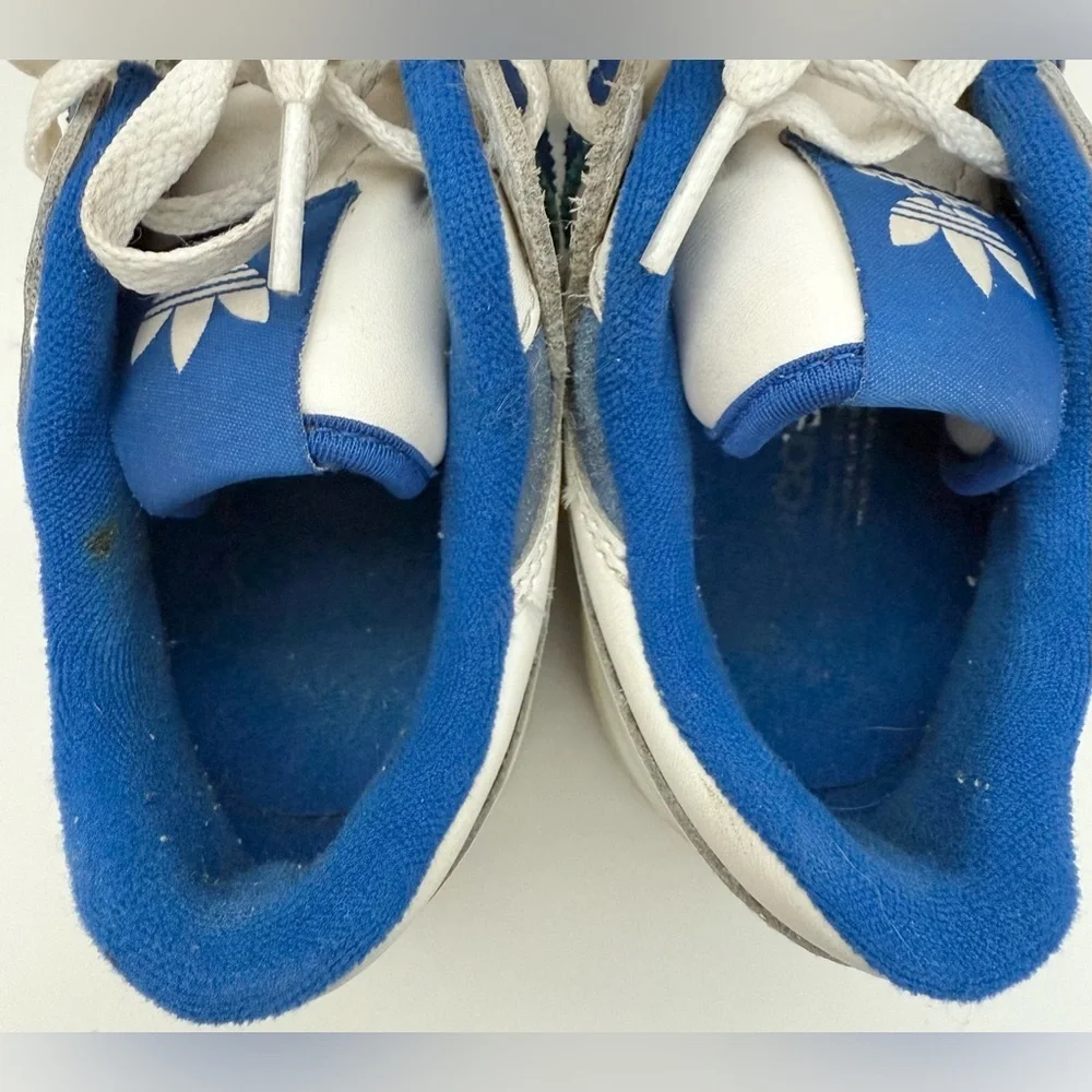 Adidas Kids White and Navy Sneakers -Size 5 - Picture 5 of 10